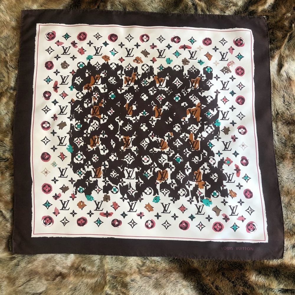 LOUIS VUITTON ABC MONOGRAM SQUARE - Picture 3 of 10